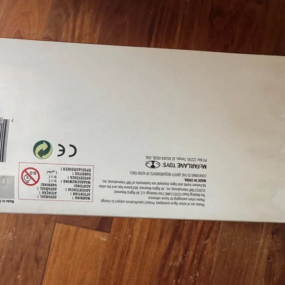 The Walking Dead Action Figure - 10-inch Daryl Dixon Deluxe Action Figure - Picture 4 of 4